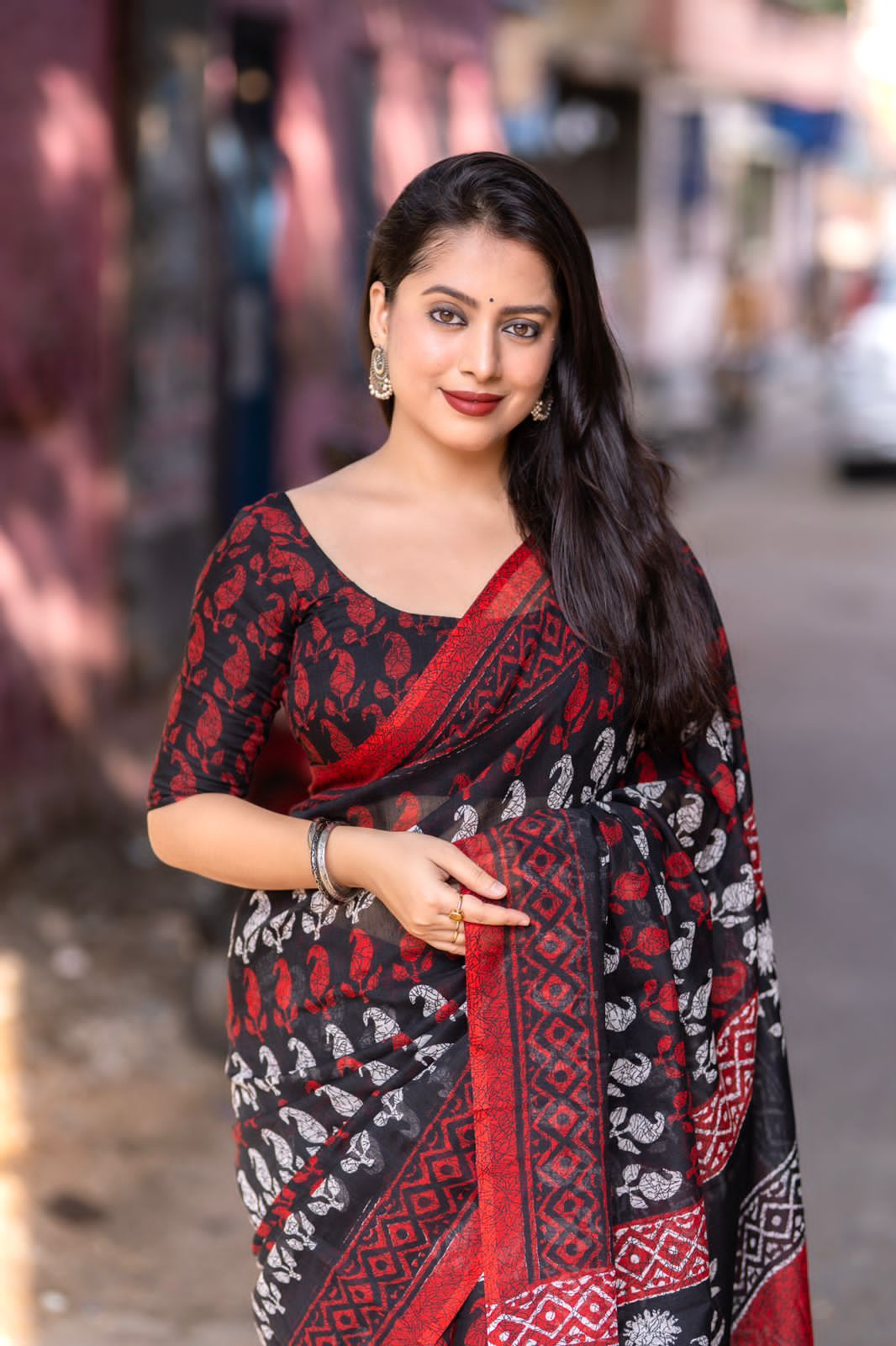 Black and Red Color Soft Linen Printed Saree