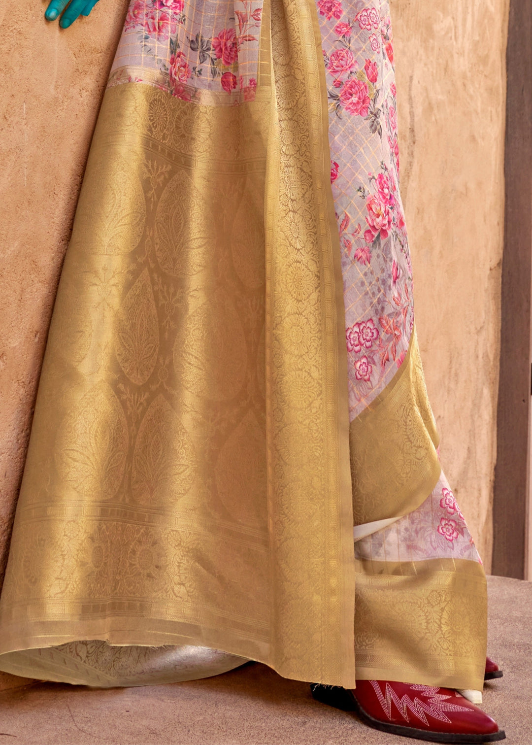 Lotus Pink Georgette Handloom Printed Saree