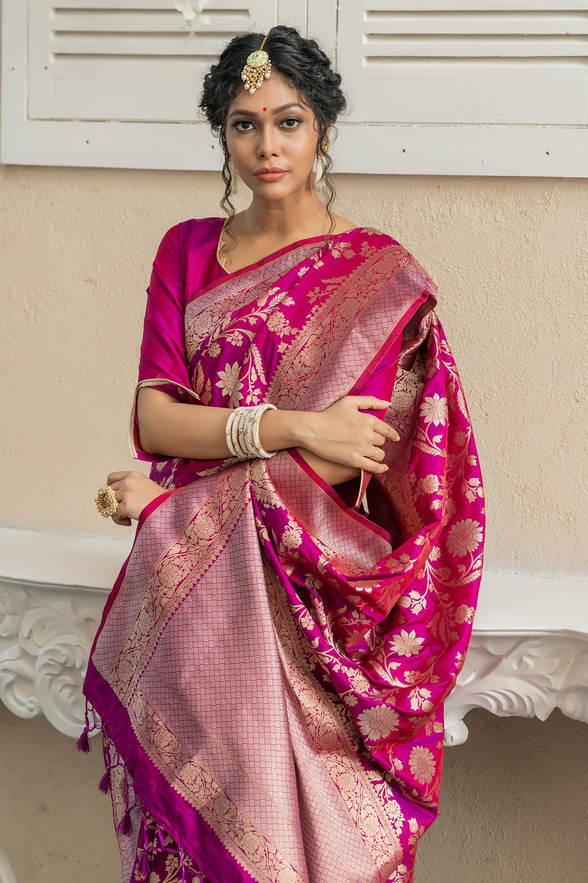 Dingy Dungeon Pink Woven Banarasi Silk Saree