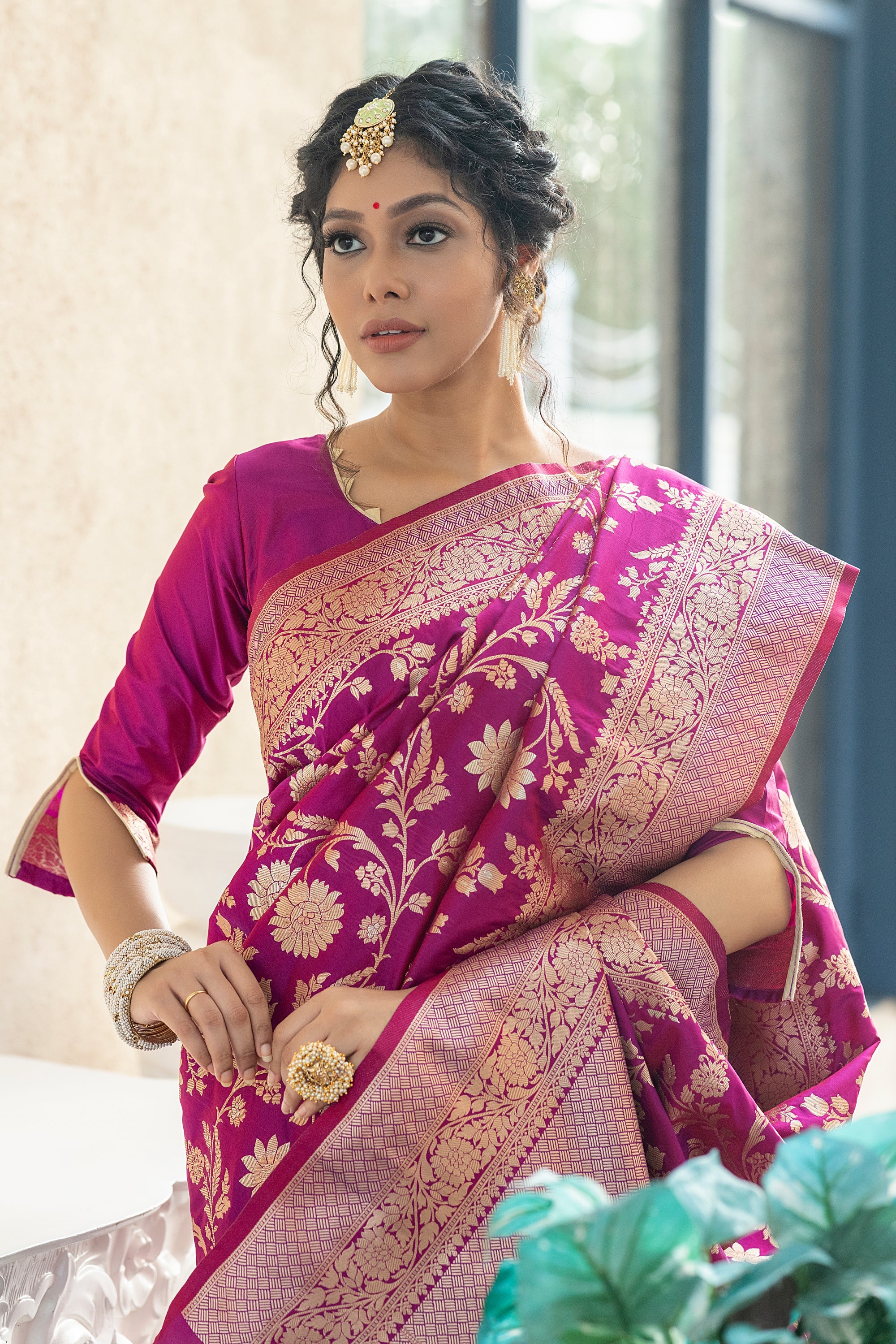 Dingy Dungeon Pink Woven Banarasi Silk Saree