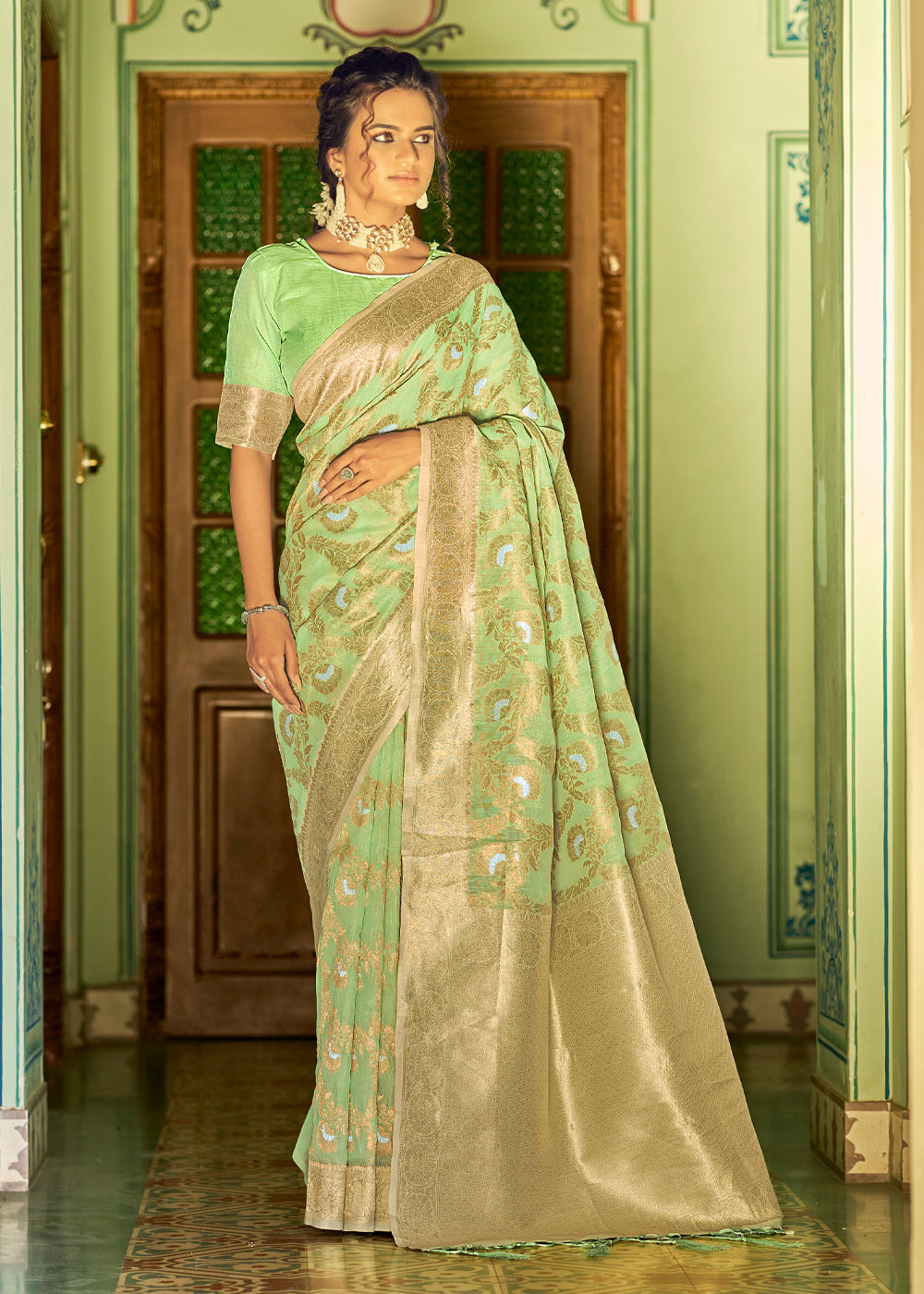 Gossip Green Zari Woven Banarasi Linen Saree