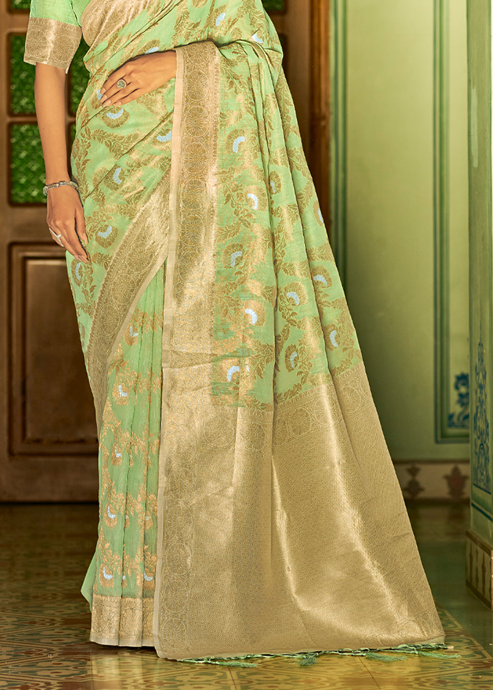 Gossip Green Zari Woven Banarasi Linen Saree