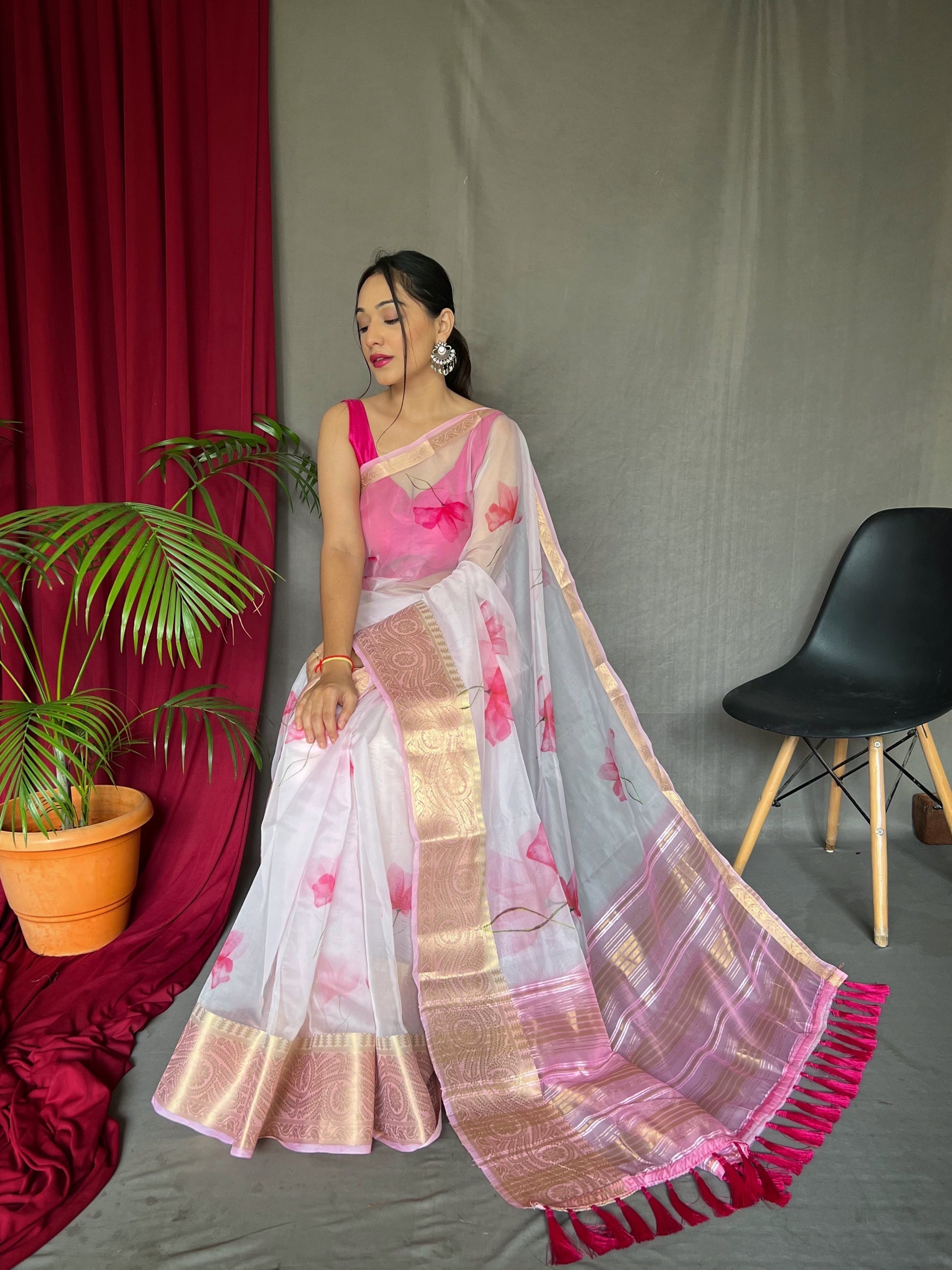 Lily Pink Organza Digital Floral Printed Saree