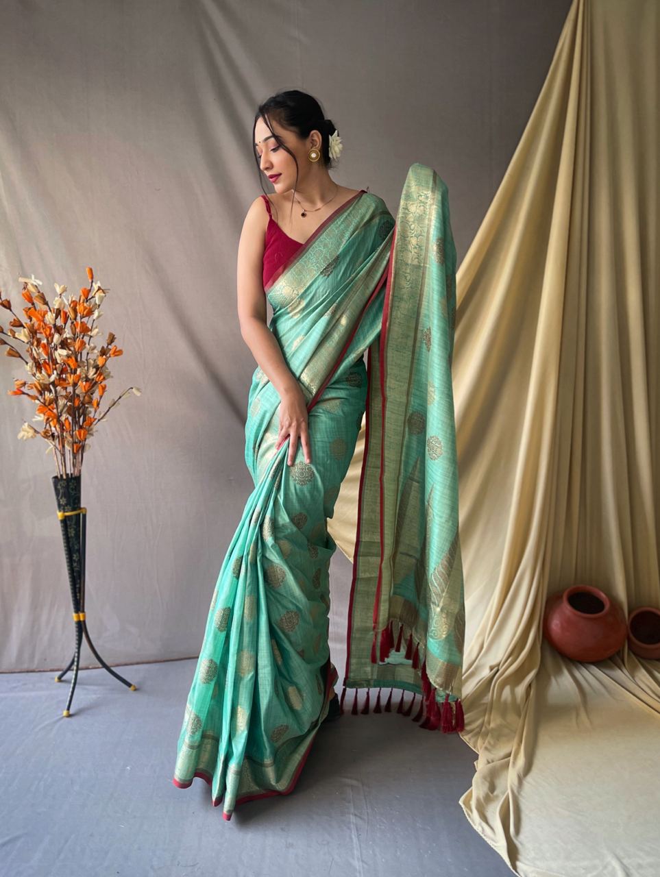 Green Pure Cotton Linen Saree With Copper And Gold Zari - Mira Fashion